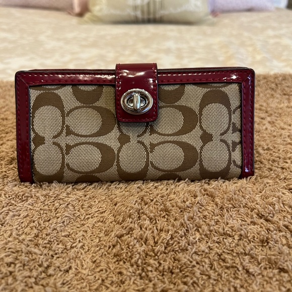 Coach Handbags - COACH Signature wallet